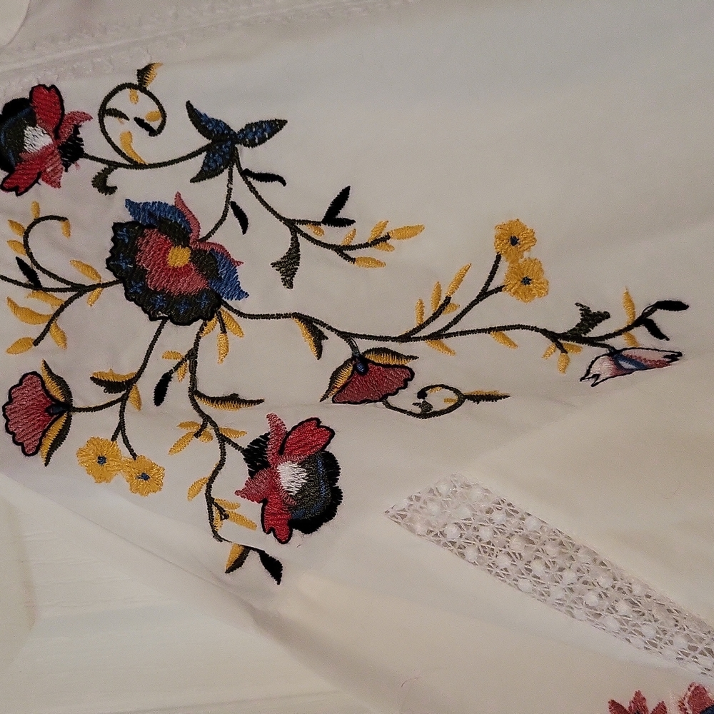 COPY - NWT Loft Size Small Flower Cutout Top - Picture 3 of 4
